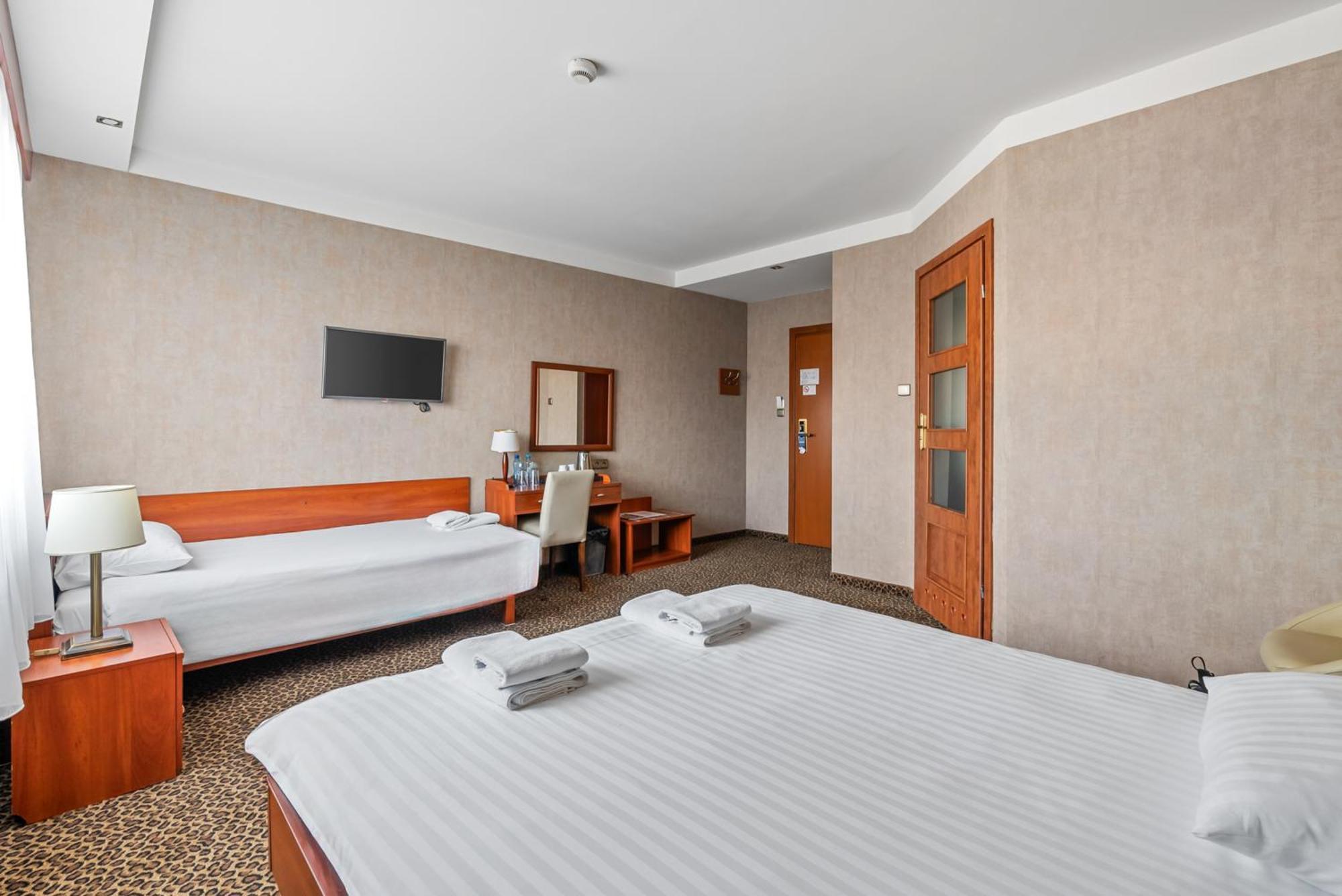 Hotel Diament Vacanza Katowice - Siemianowice Siemianowice Śląskie Εξωτερικό φωτογραφία